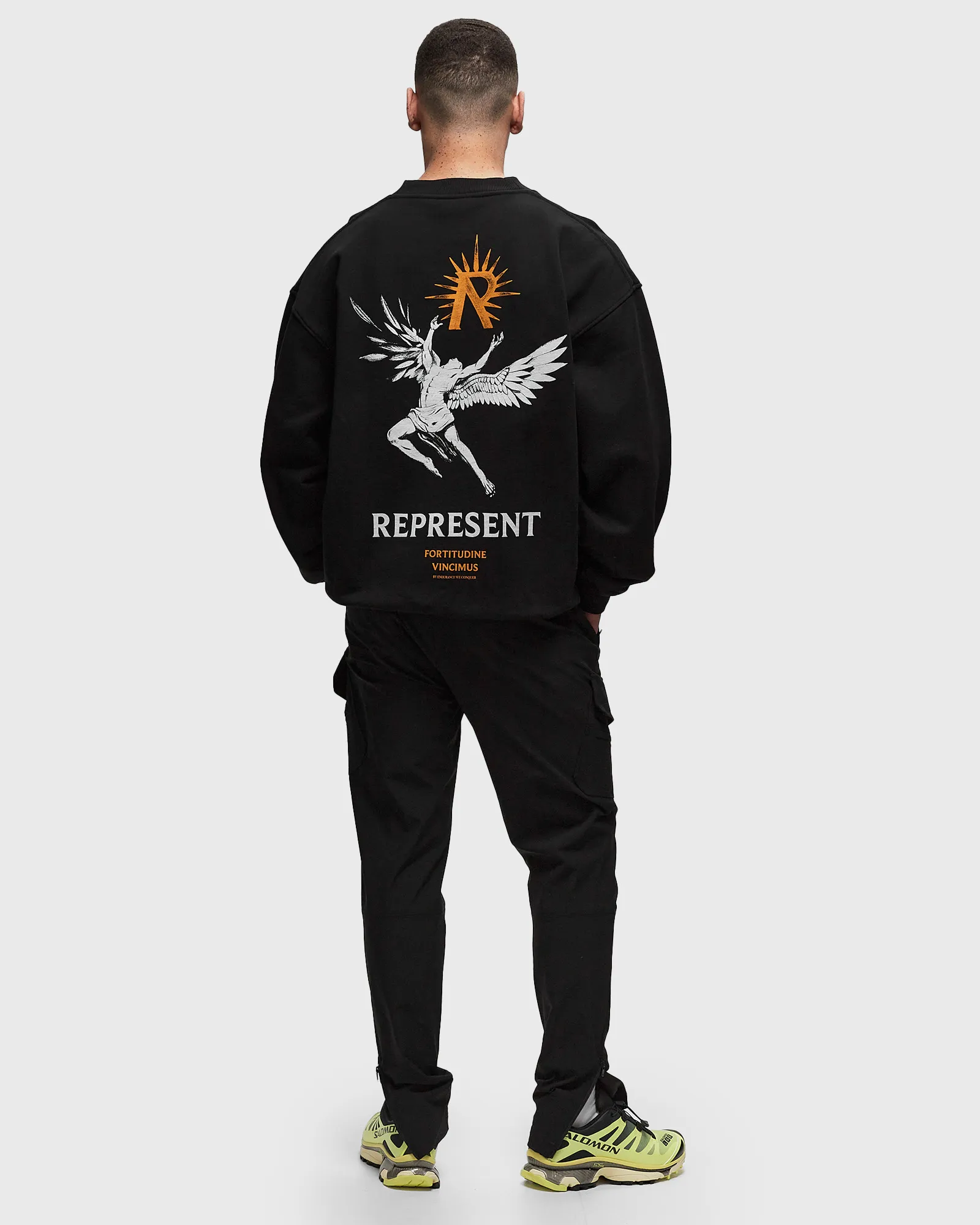 Represente o suéter ICARUS