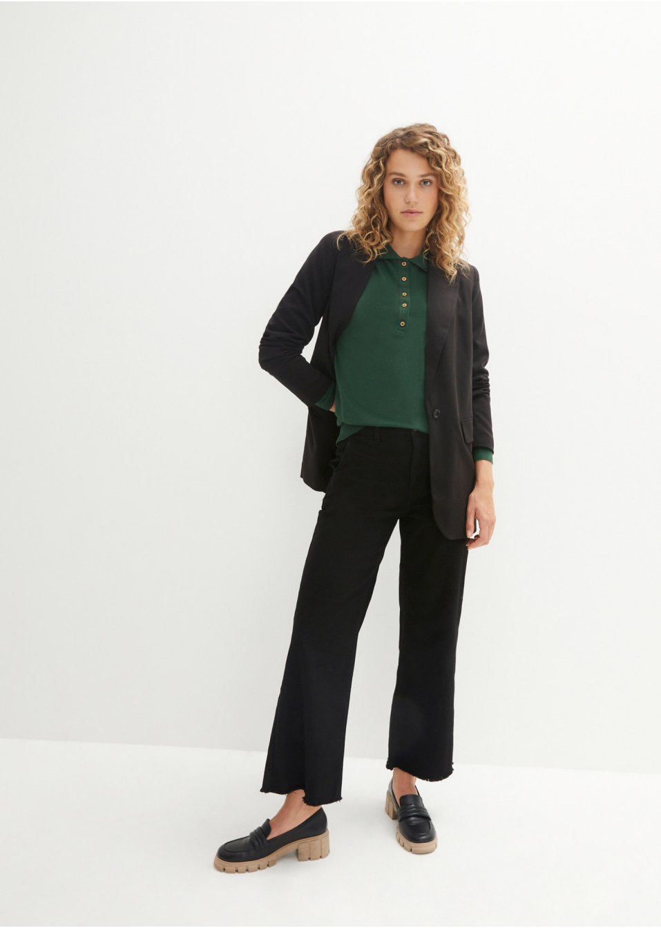 Pull en fine maille avec col et patte de boutonnage