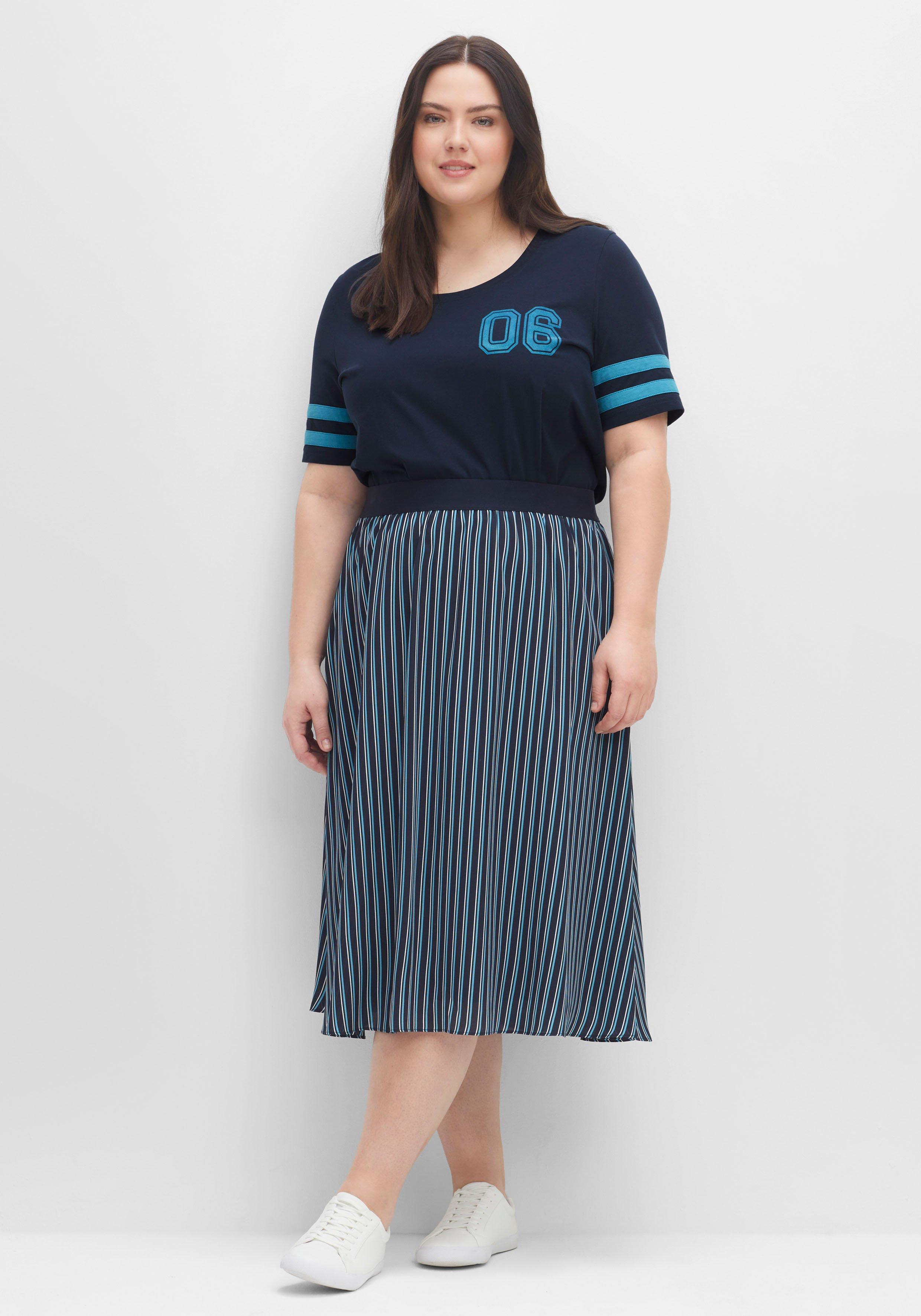T-Shirt im College-Stil, mit Flockprint und Streifen