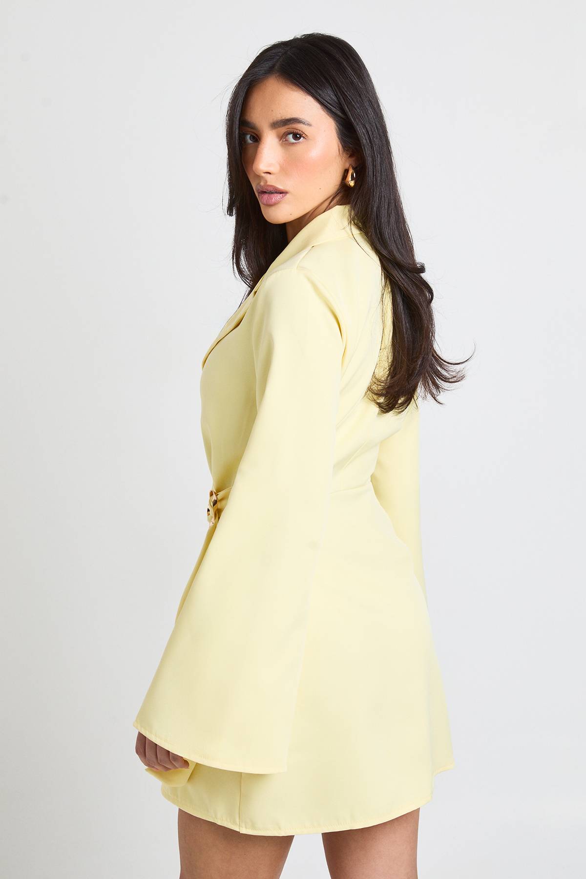 boohoo Robe Blazer Cintrée À Détail Boucle Et Ceinture Nouée À La Taille