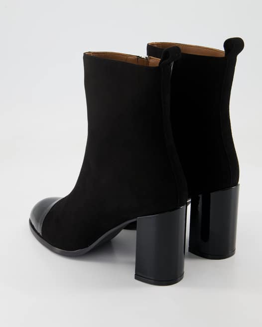 Konstantin Starke Camoscio Nero / Vernice Nero Stiefeletten in Schwarz