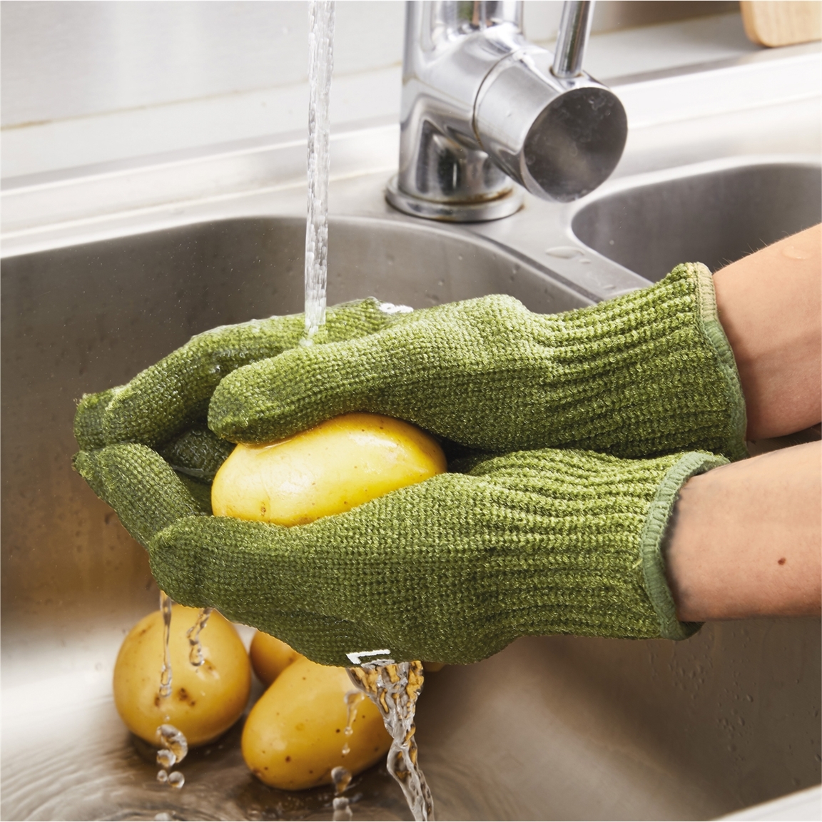 Gants et éplucheur légumes