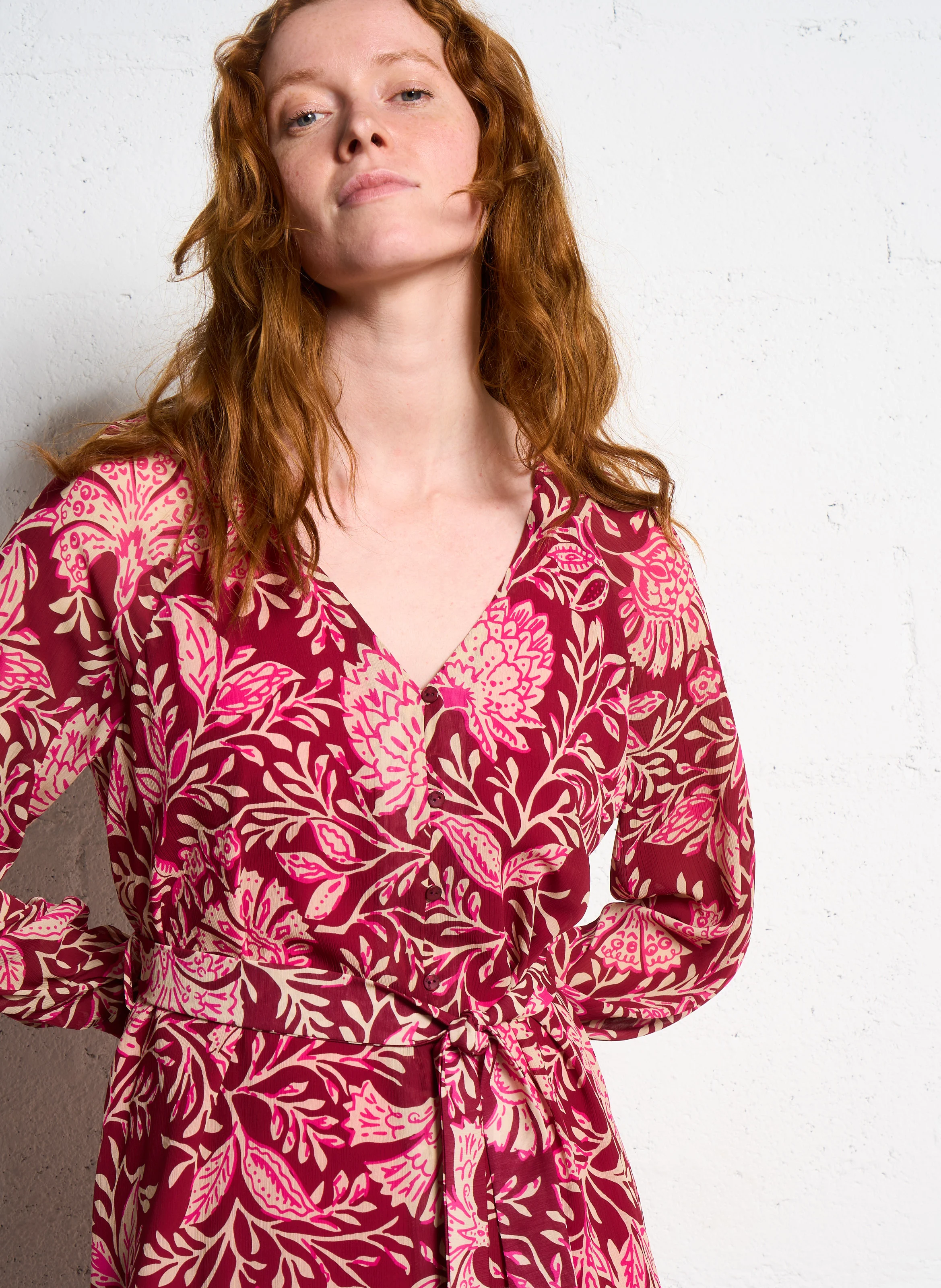 RISTY - Robe midi ceinturée à motifs| Rouge