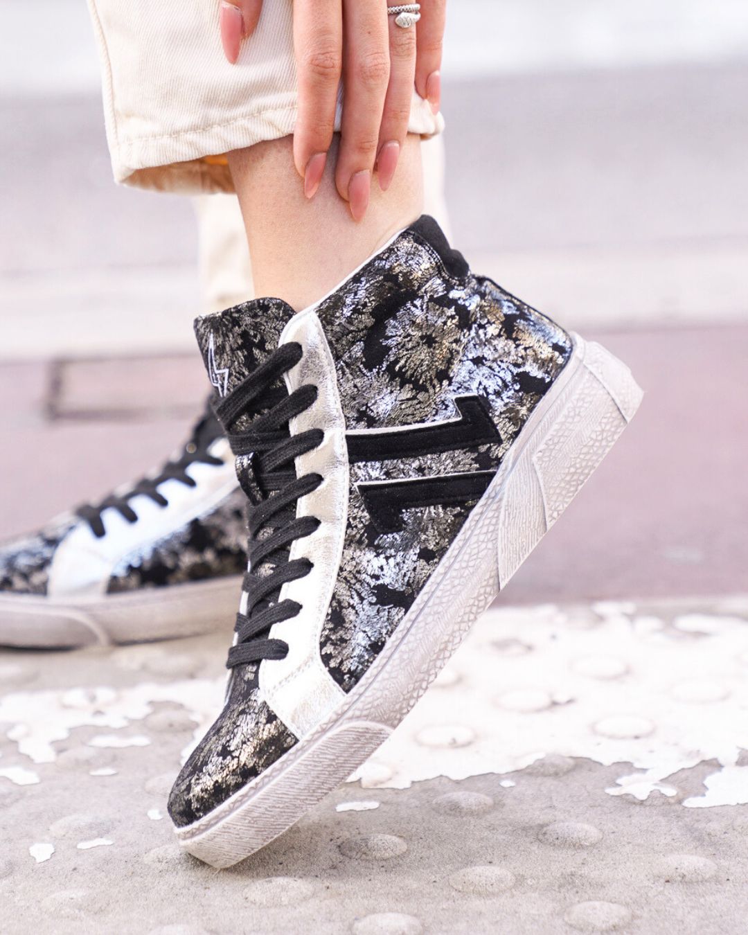 Basket femme montante noire - CL71 MOTIF