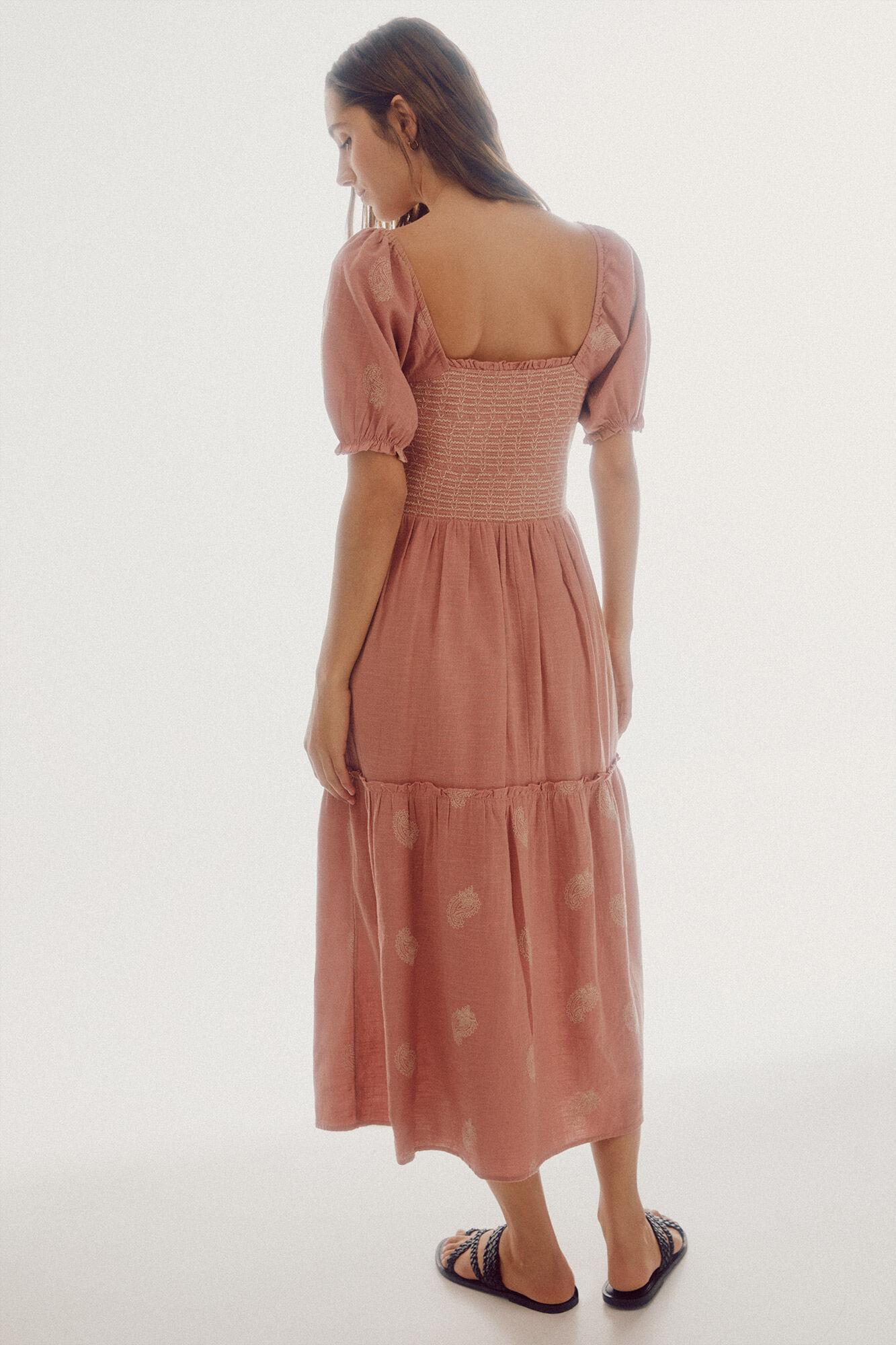 Vestido bordado de manga curta - Rosa