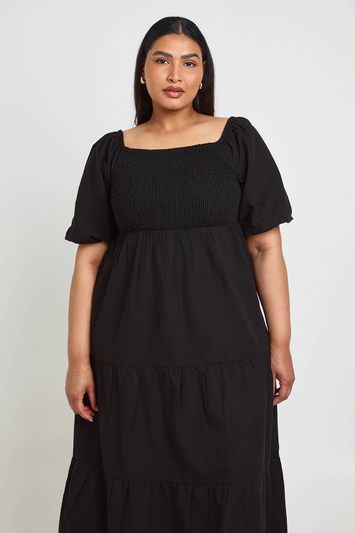 boohoo Robe Midaxi Grande Taille À Volants Étagés Et Manches Volumineuses Effet Lin