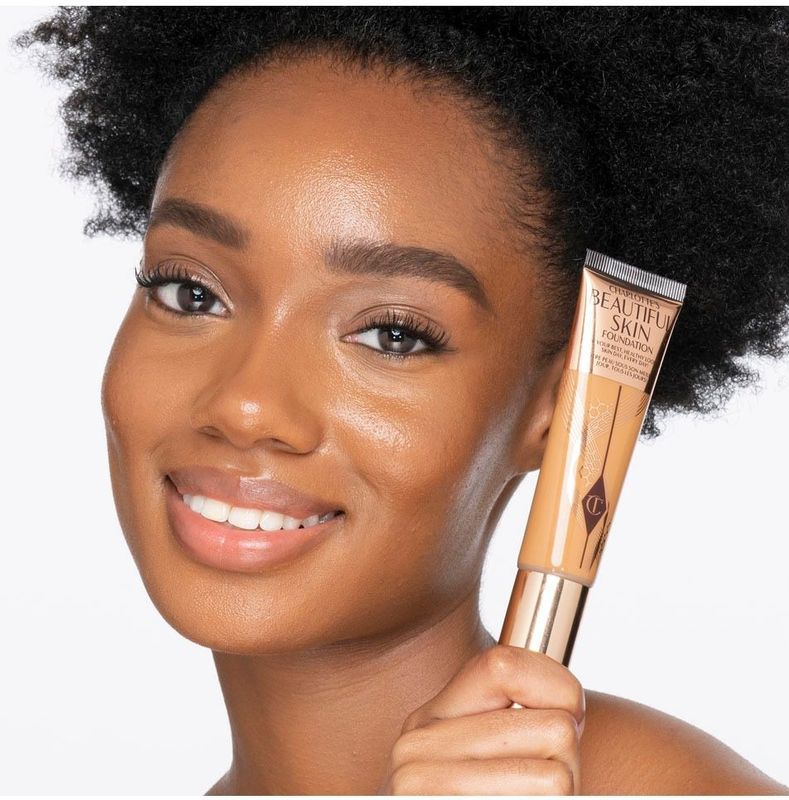 Charlotte Tilbury - Beautiful Skin Foundation - Foundation - Hydraterend - Veganistisch