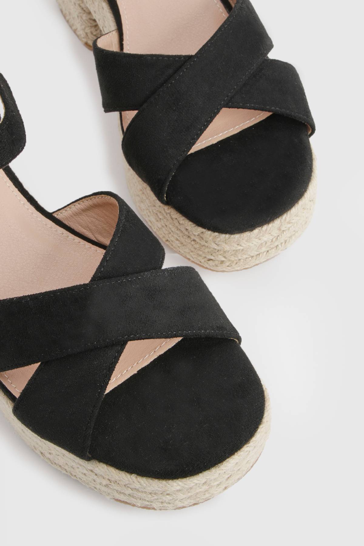 boohoo Espadrille Compensée Plateforme À Brides Croisées