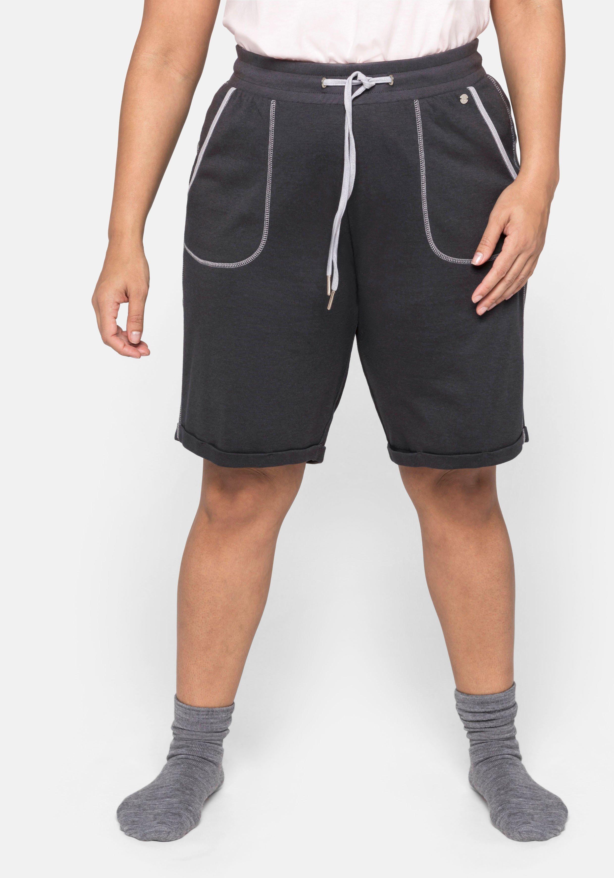 Relax-Bermudas in gerader Form, mit Kontrastnähten