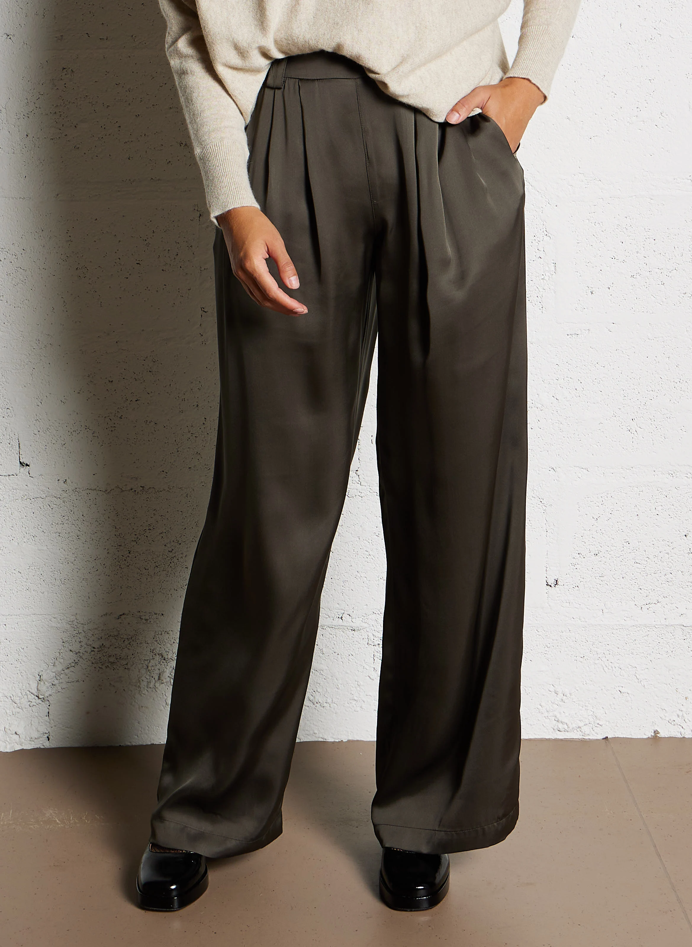 LANZAROTE BIS 2 - Pantalon large en soie | Vert