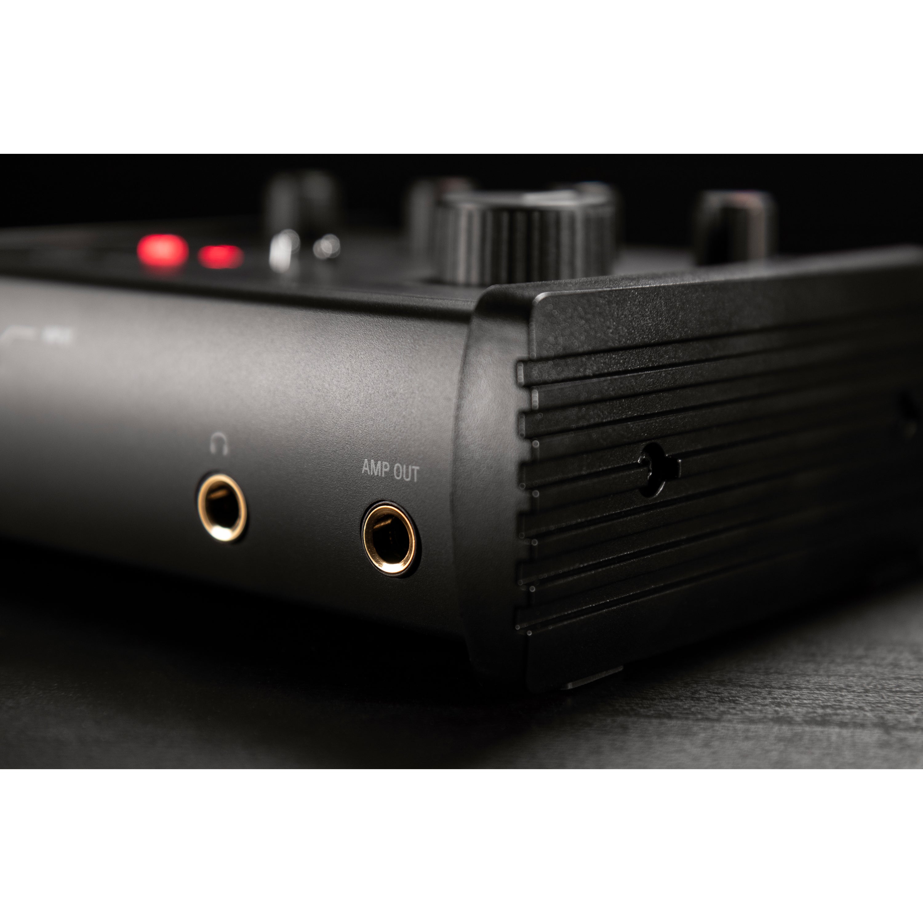IK Multimedia Axe I/O One 1-in/3-out audio interface