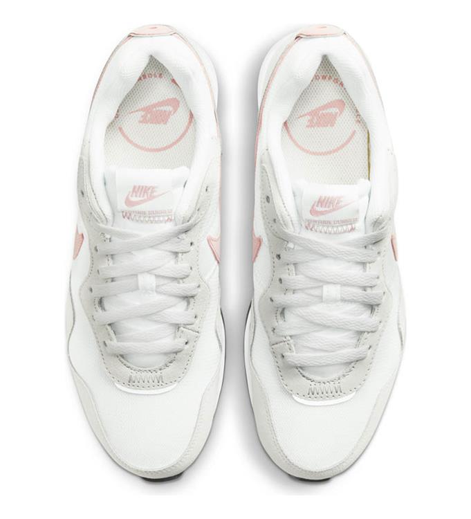 Nike Women Venture Runner Sneakers