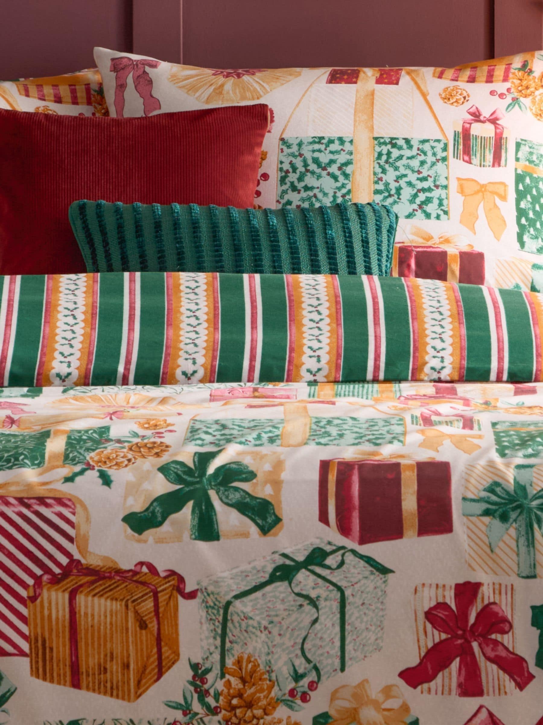 Furn Christmas All Wrapped Up Reversible Duvet Cover and Pillowcase Set