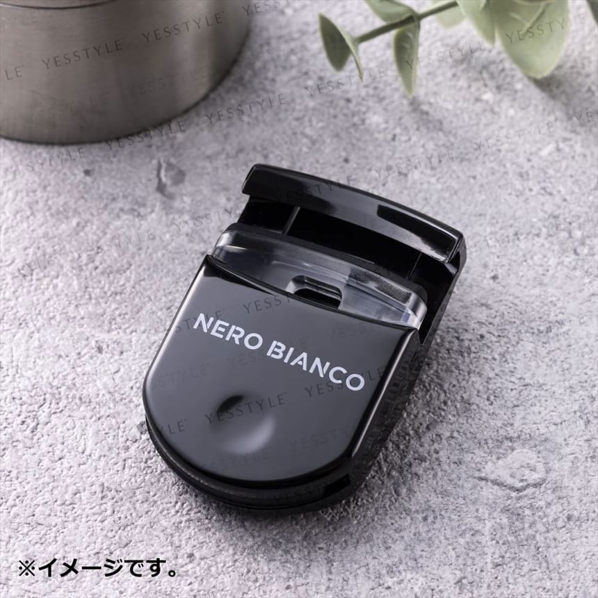 KAI - NERO BIANCO Compacte wimperkruller