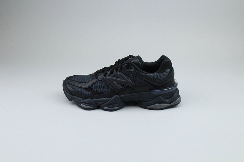 New Balance 9060 - Triple Black Sneakers