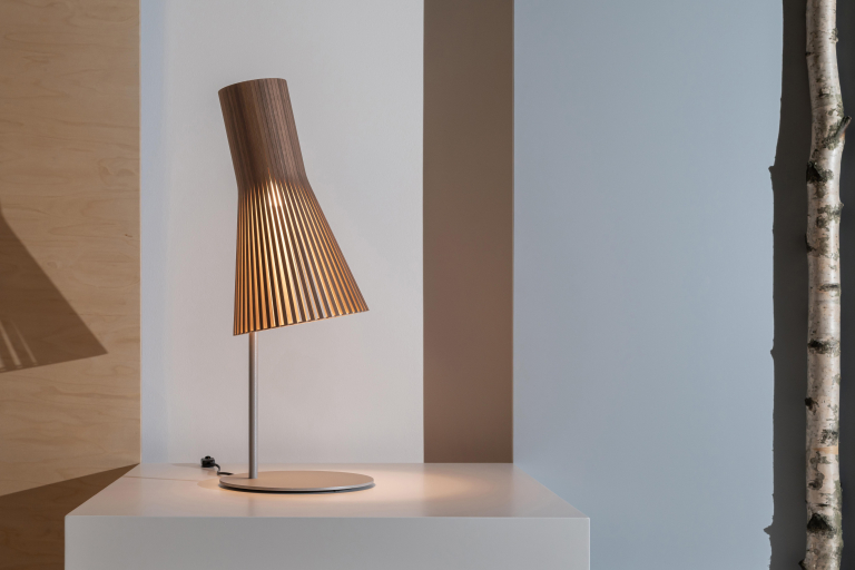 Secto Design Secto 4220 tafellamp walnoot