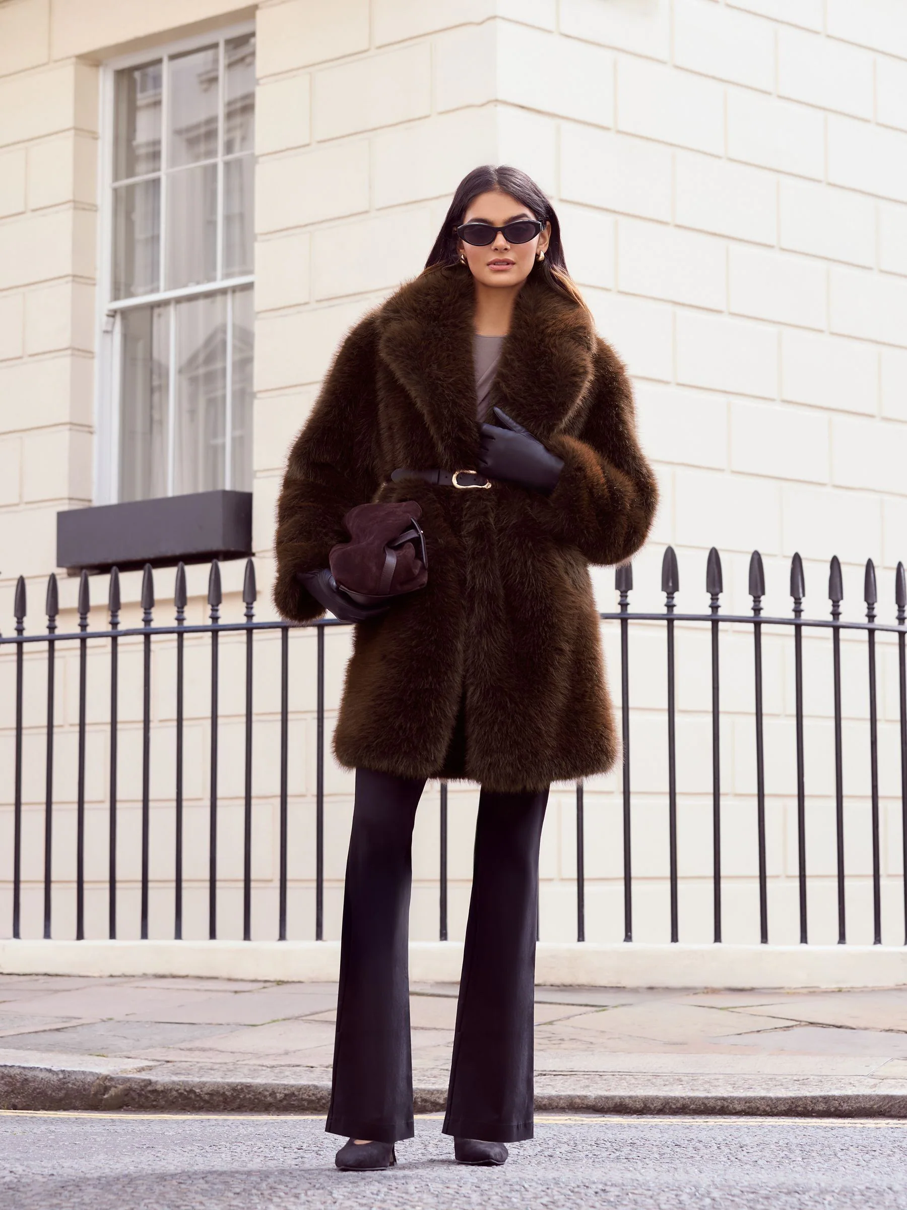 Bruin - Friends Like These X Lucy Mecklenburgh Halflange Jas van Imitatiebont met Ceintuur