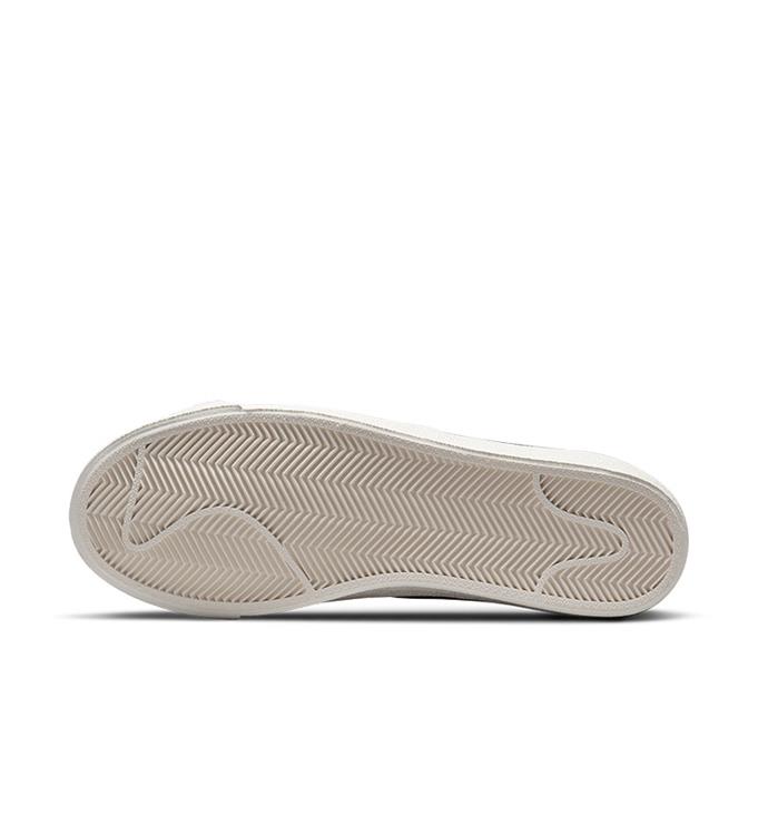 Nike Women Blazer Low '77 Sneakers