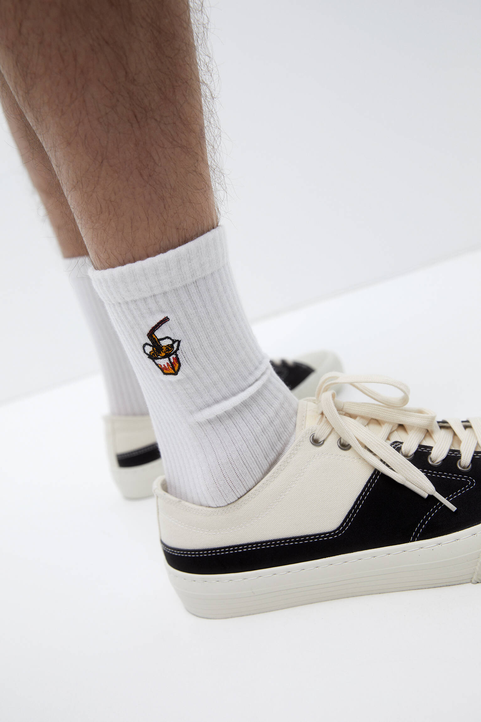 Pacote com 3 pares de meias brancas