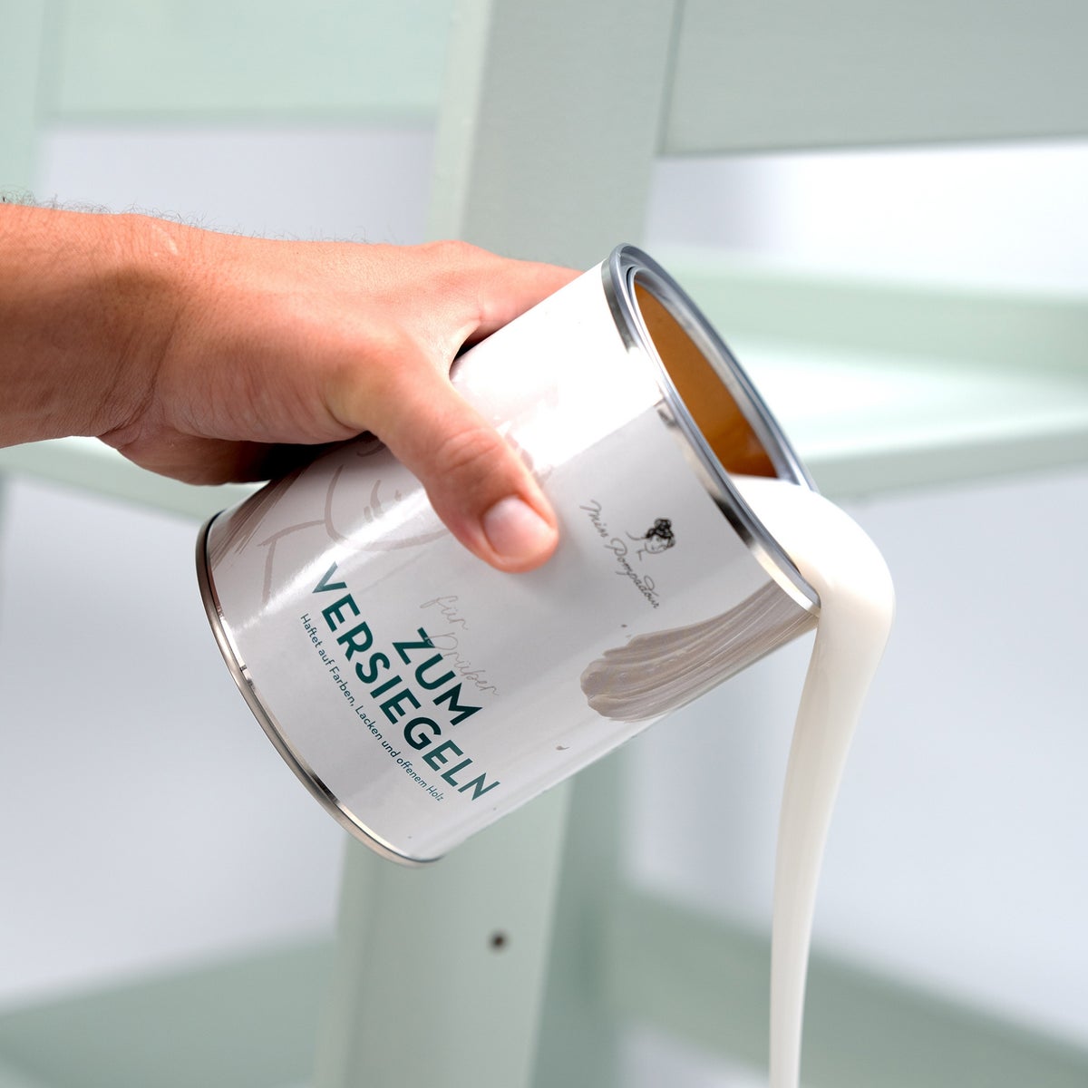 MissPompadour Matte Vernis 1L voor Binnengebruik - Parketlak, Kleurloze Houtlak - Transparante Lak voor Hout, Trappen, Parket - Sealer voor Krijtverf, Meubelverf, Meubellak - Transparante PU Acryl Vernis