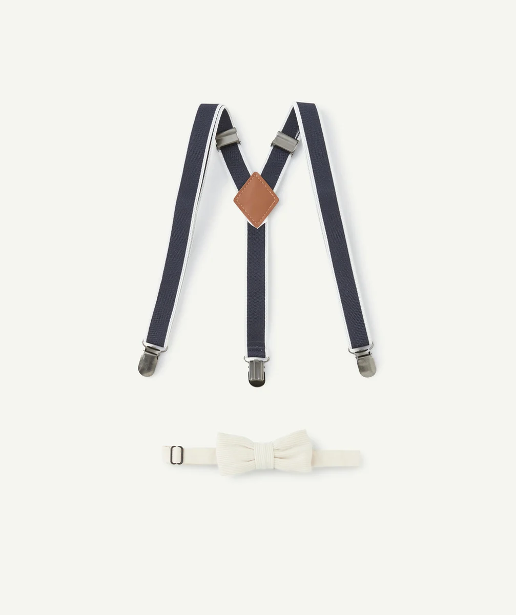 SET GARÇON AVEC BRETELLES ÉLASTIQUÉES BLEUES ET NOEUD PAPILLON BEIGE