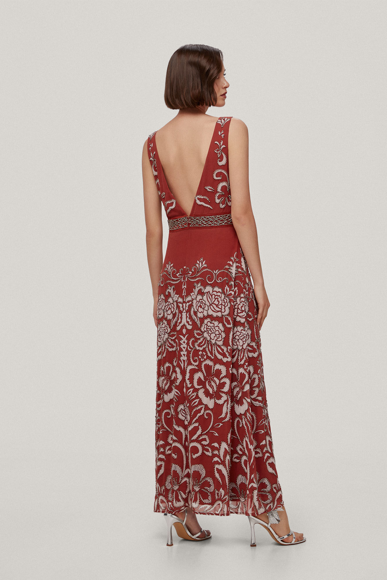 Branco. Vestido estampado com strass - Coral