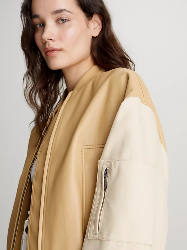 Jaqueta bomber de couro com modelagem relaxada