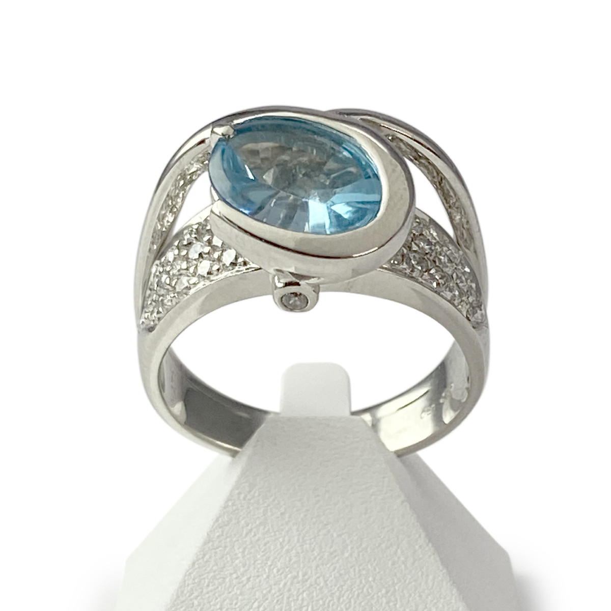 Bague d'occasion or 750 blanc diamants et topaze