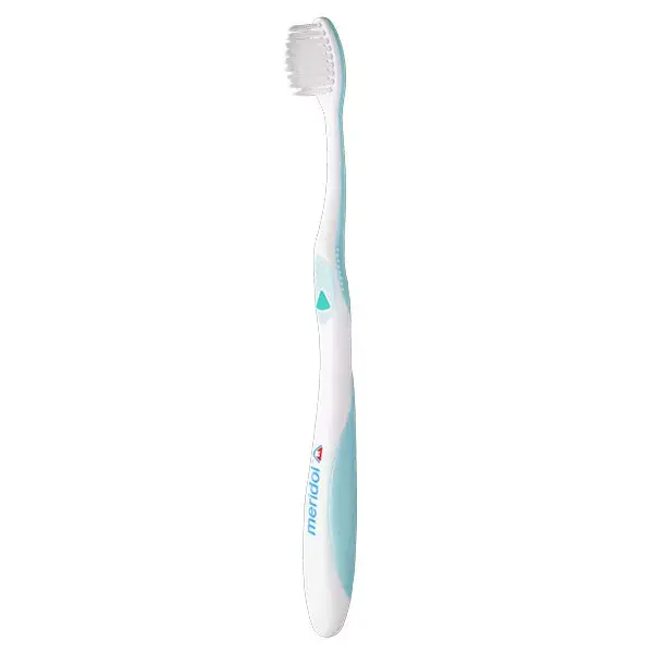 Kit com 2 Escovas de Dentes Meridol Soft