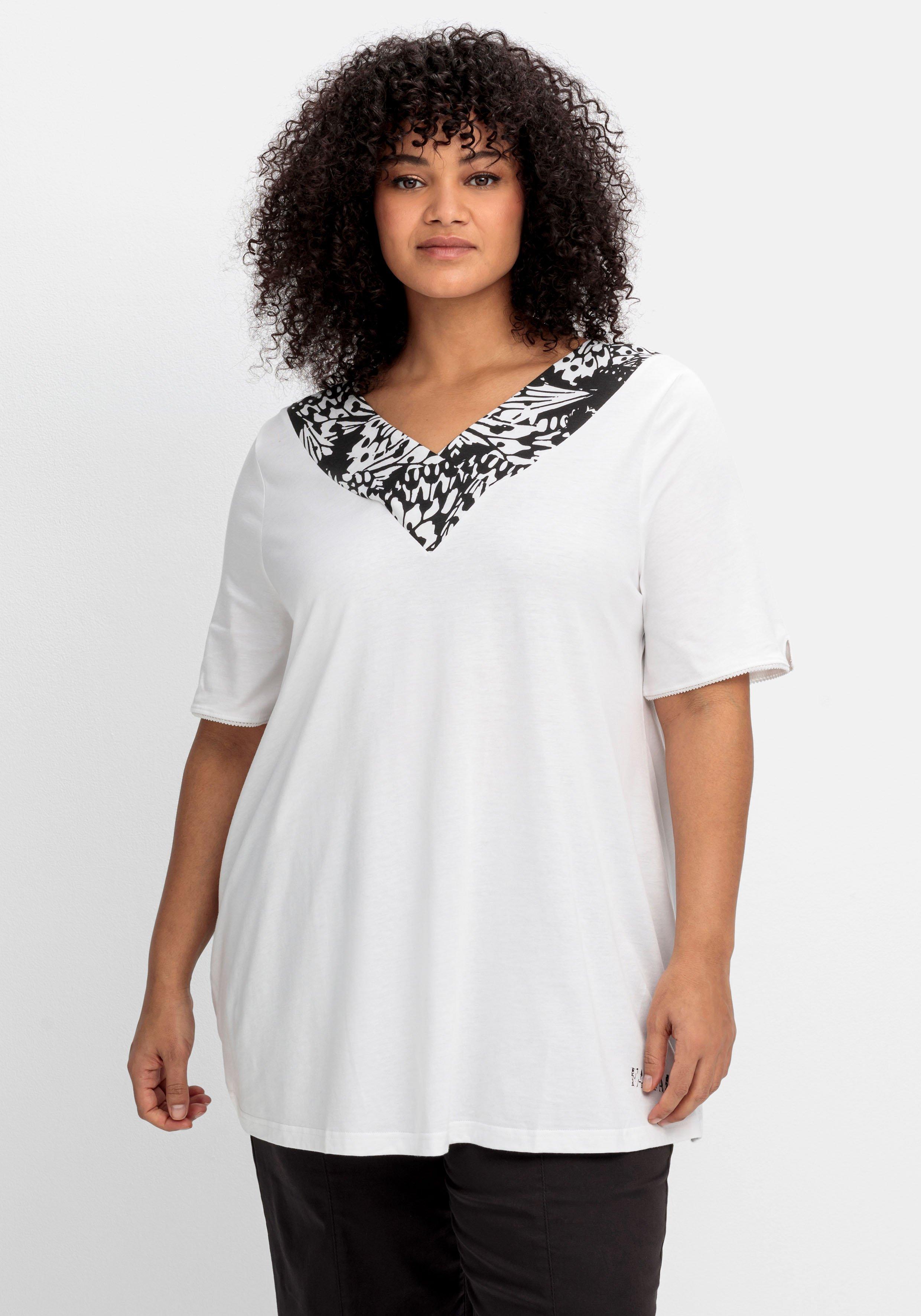 Shirt in A-Linie, mit breiter Blende am V-Ausschnitt