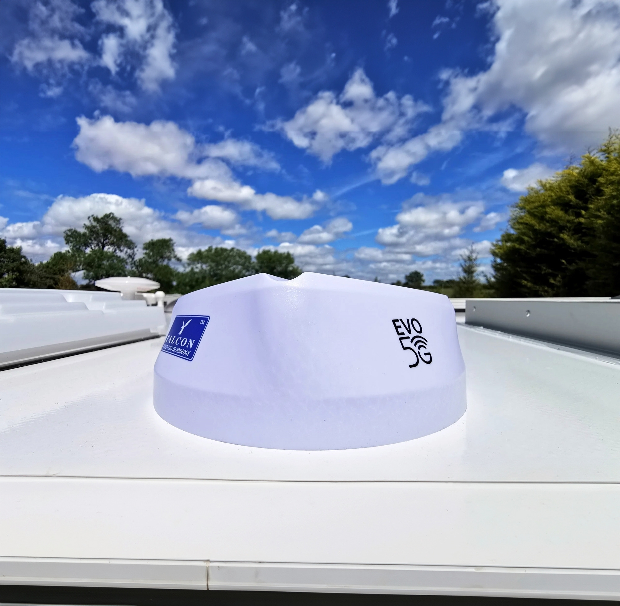 Falcon EVO 5G Flex LTE Dachantenne und Fensterantenne mit mobilem 1800 Mbit 5G Cat 22 WLAN Router