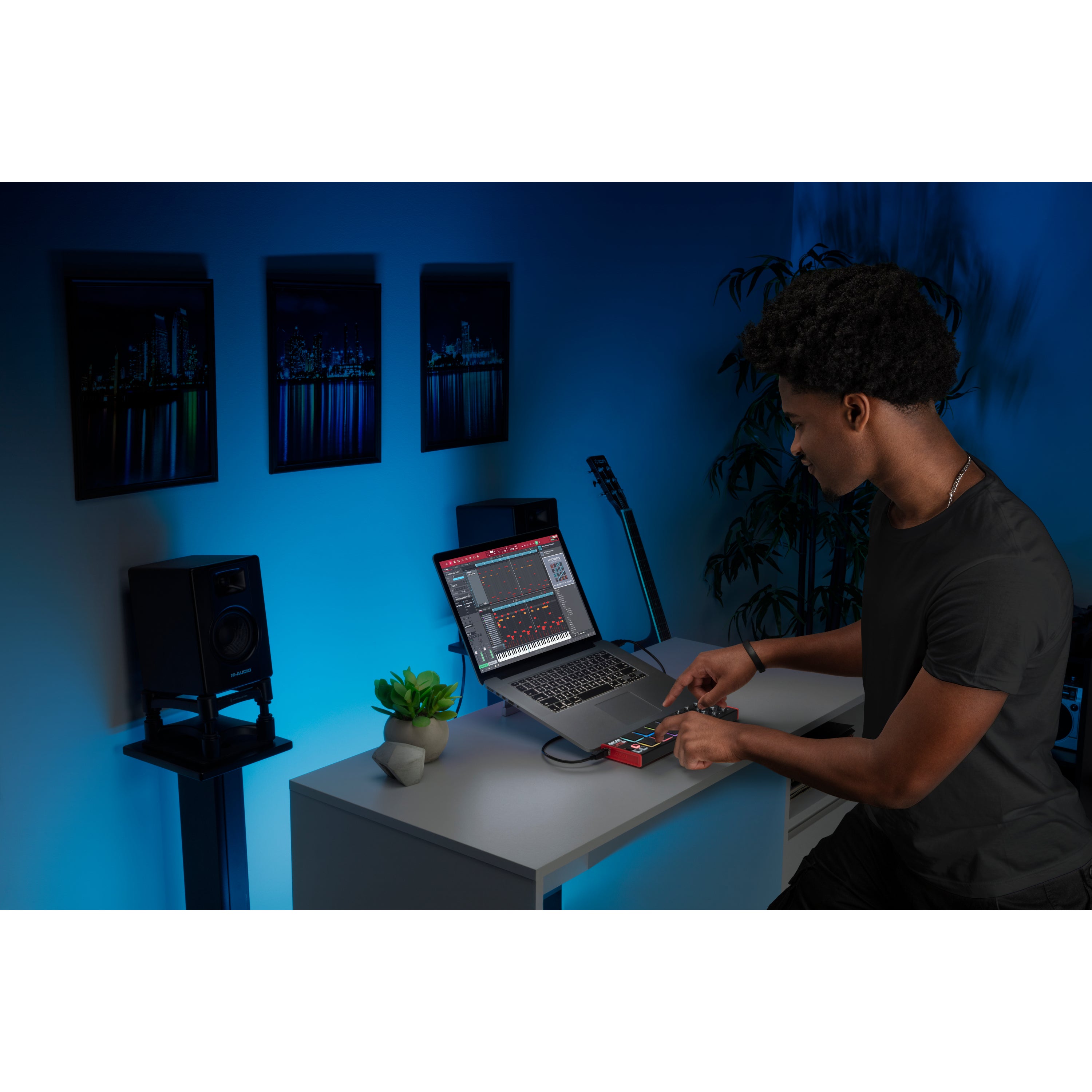 Akai Professional LPD8 MK2 laptop drumpad controller