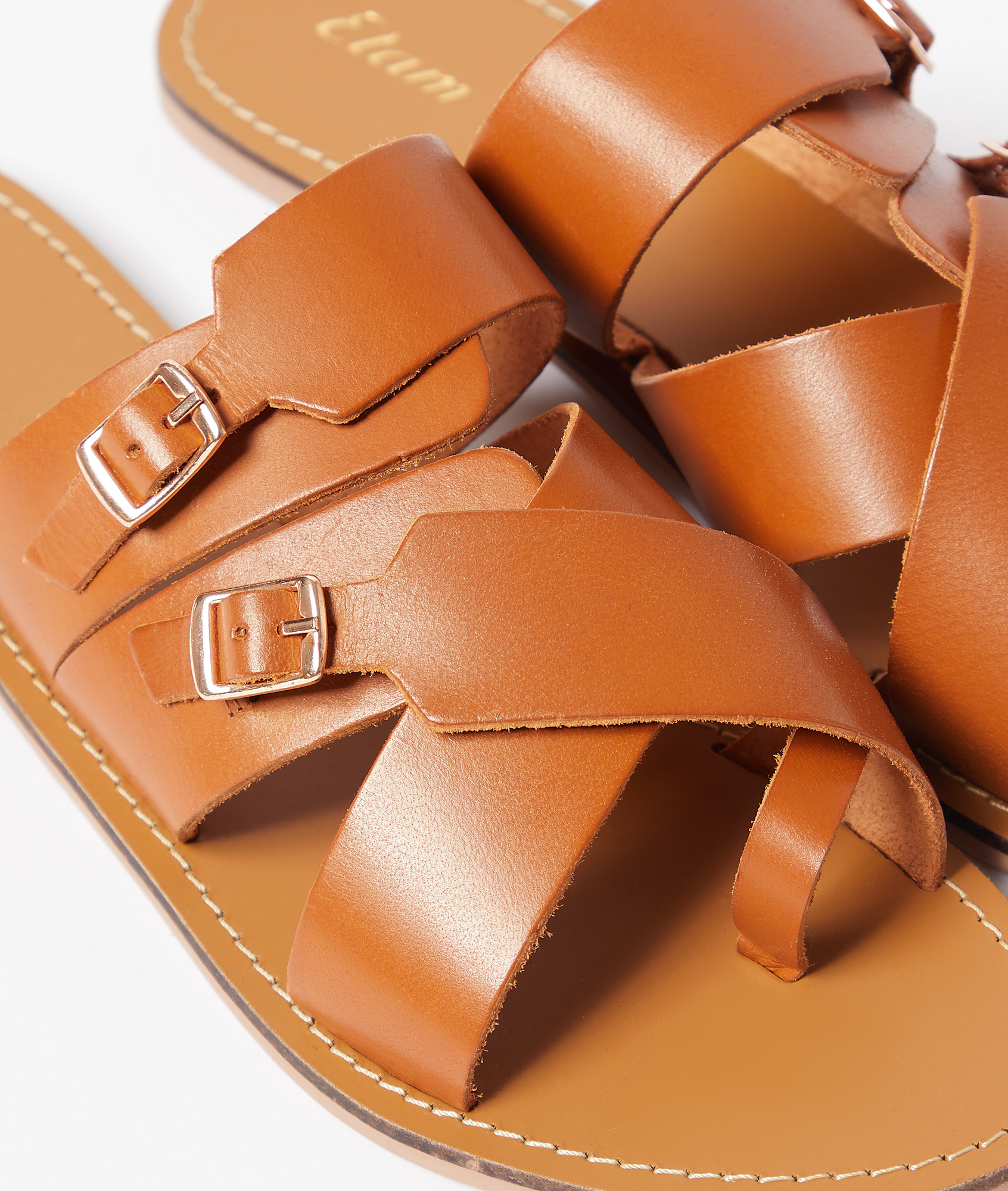 Sandales tongs en cuir