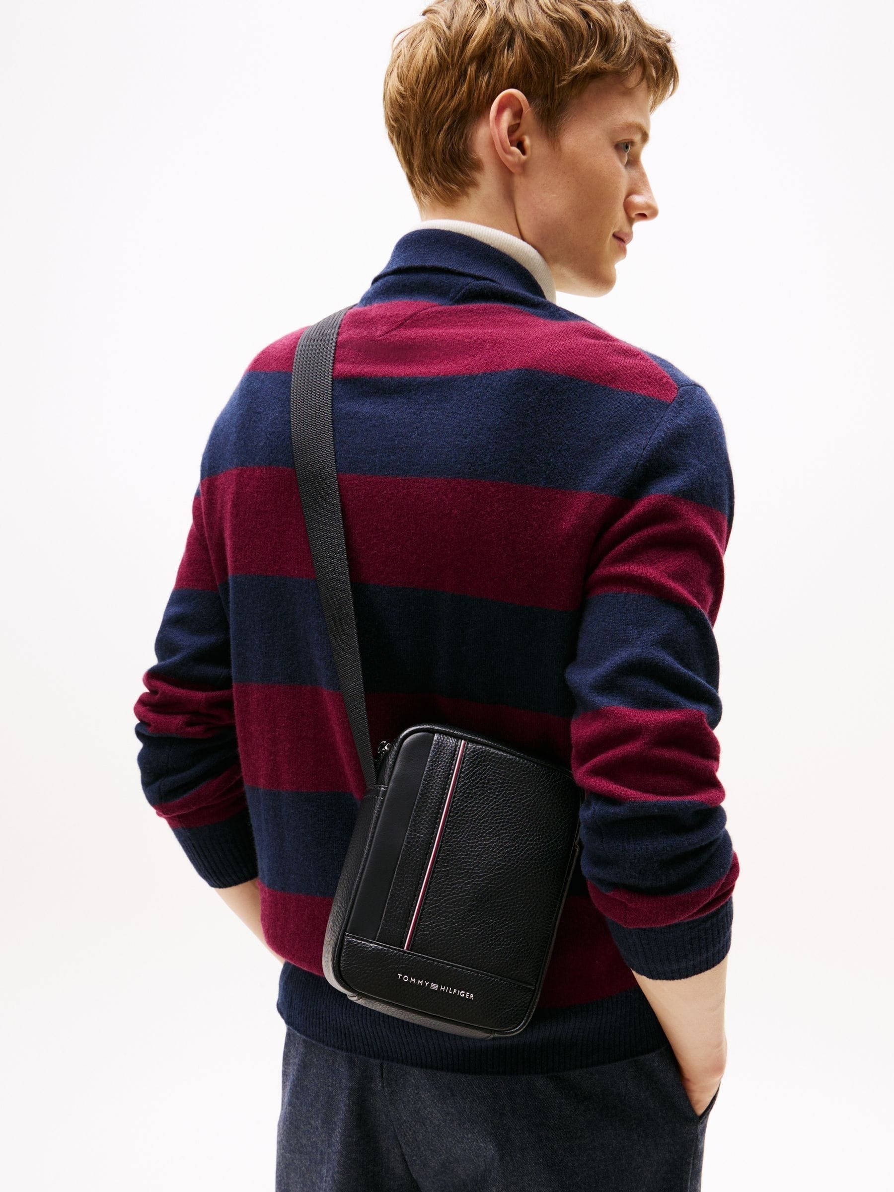 Tommy Hilfiger Metal Logo Cross-Body Reporter Bag