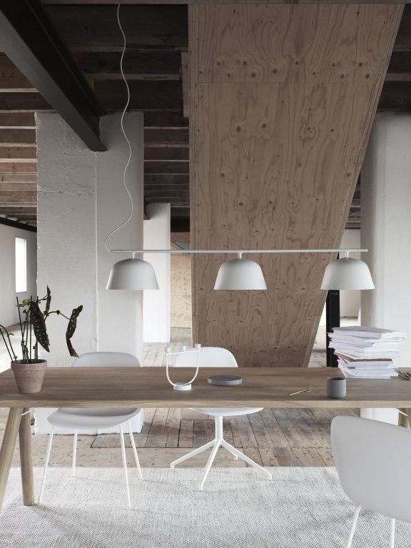 Muuto Fiber Side Tube gestoffeerde stoel cognac leer