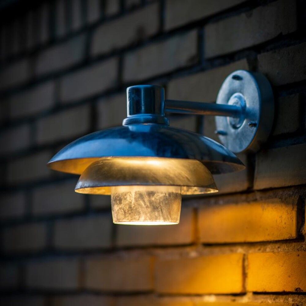VEGGLAMPE DYBERG LARSEN MORPH 24CM GALVANISERT