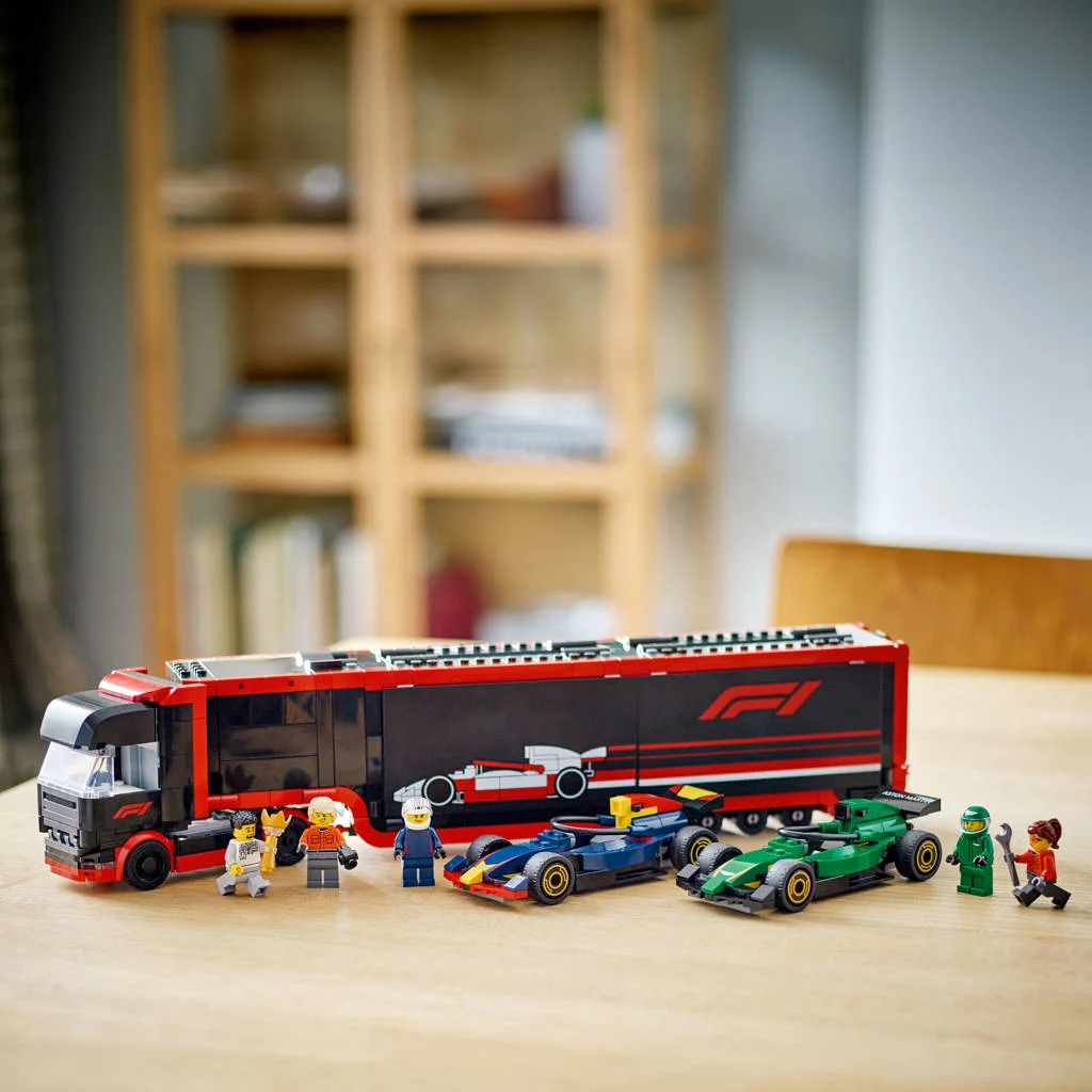 Een mooi set voor lego en f1 liefhebbersF1® truck met RB20 en AMR24 F1® auto's 60445