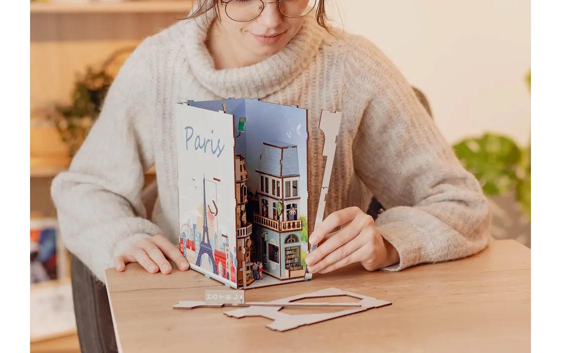 Bausatz Tiny Adventures ParisZauberhafte Miniaturwelt mit LED-Beleuchtung für Ihr Bücherregal