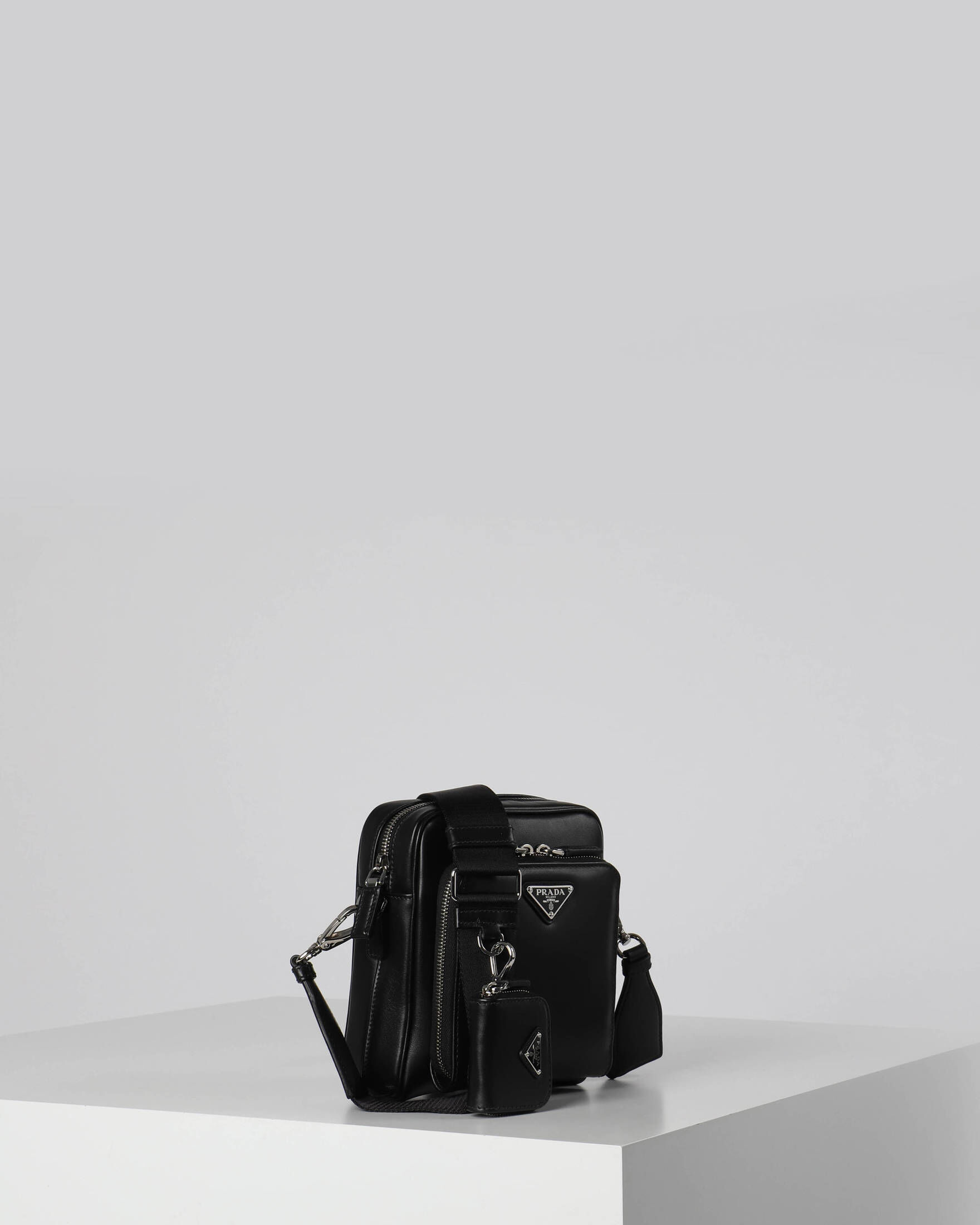 Prada| Herren Umhängetasche SOFTY CALF CAMERA BAG