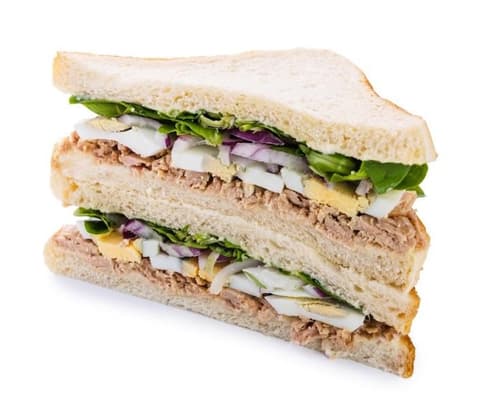 Pappudia Sandwich mit Thunfisch, Ei und Feldsalat
