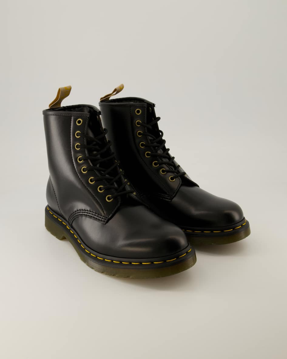 Dr. Martens Vegan 1460 Stiefeletten in Schwarz