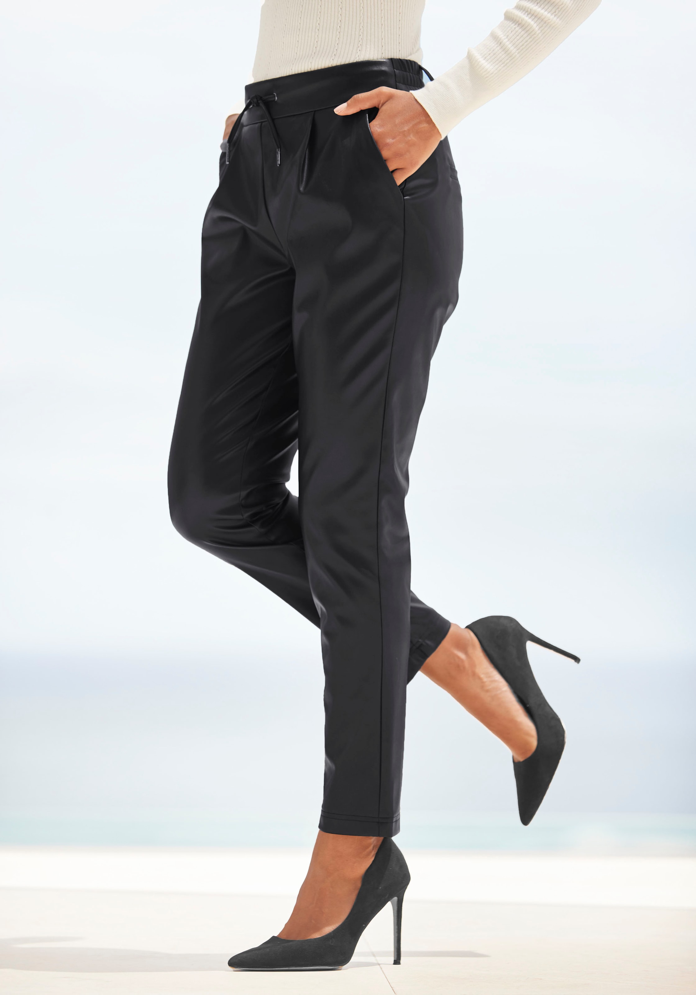 LASCANA Schlupfhose  aus Lederimitat, bequeme Stoffhose, elegant-chic