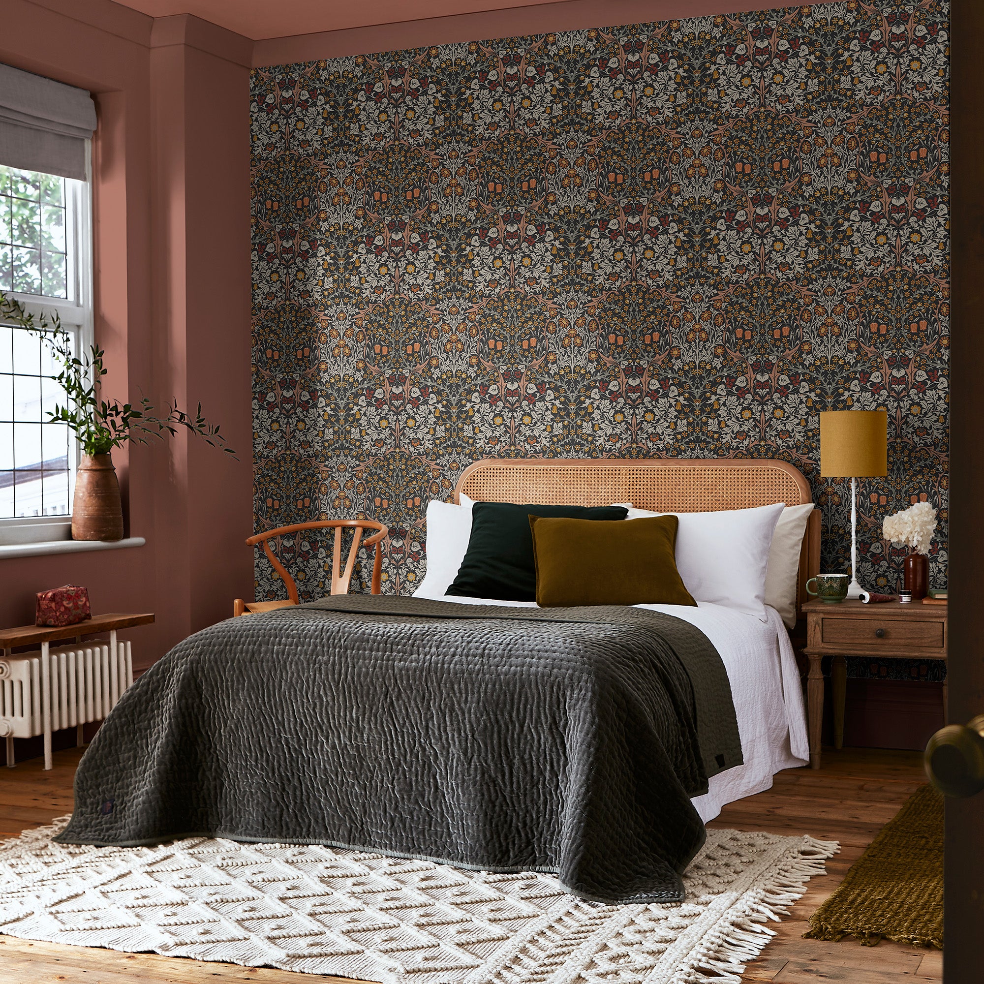 William Morris at Home Vliesbehang Blackthorn Charcoal & Burnt Orange