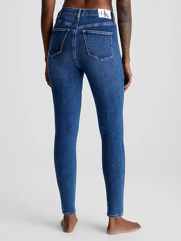 Calça jeans super skinny de cintura alta até o tornozelo
