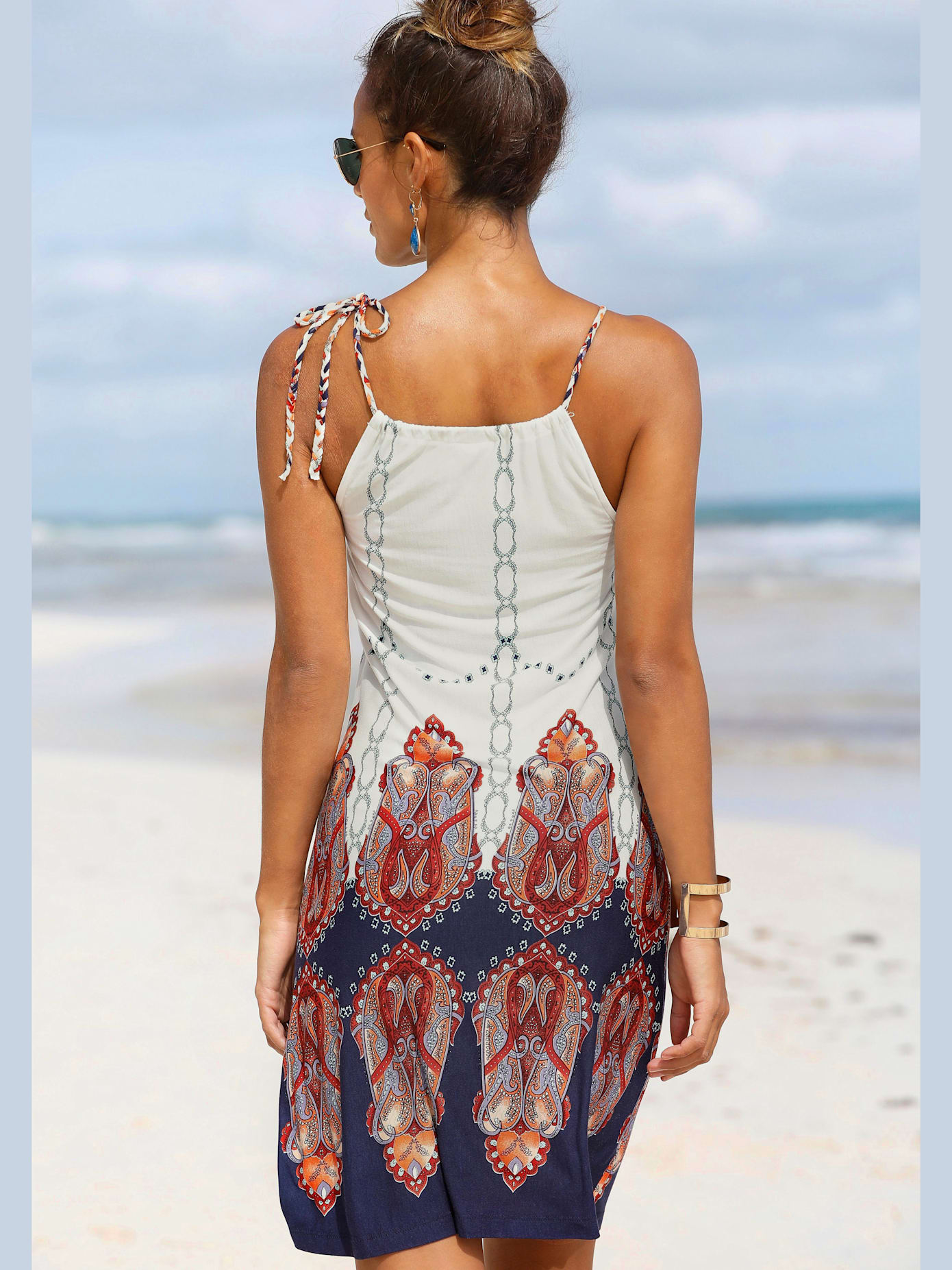 Robe de plage bretelles floquées dans le cou