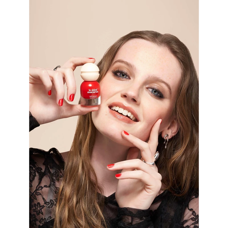 Le Mini Macaron Le Sweet Nail Polish 10 ml - Cherry Red