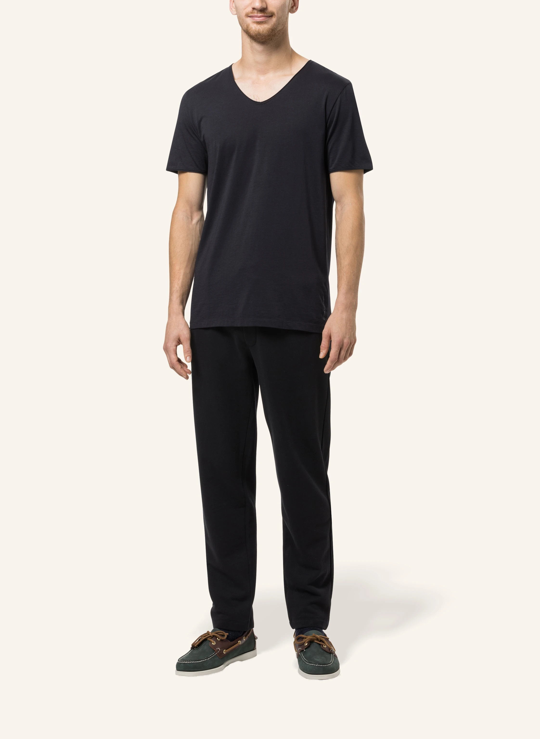 TRUSTED HANDWORK V Neck 1/2-Sleeve T-Shirt with Roll Edge