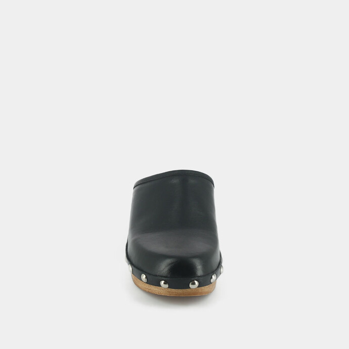 Sabots à clous  en cuir noir