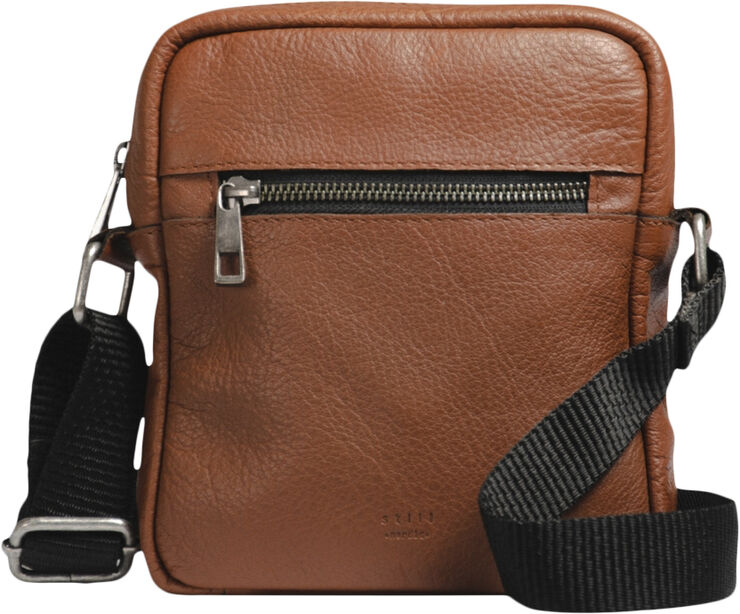 Still Nordic Clean Small Zip Messenger Brandy