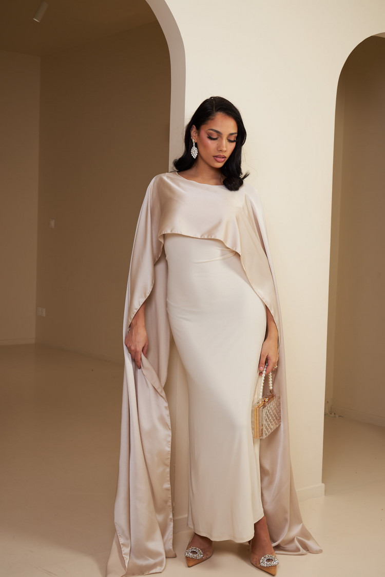 Robe beige ample satinée à empiècement voile beige brillant